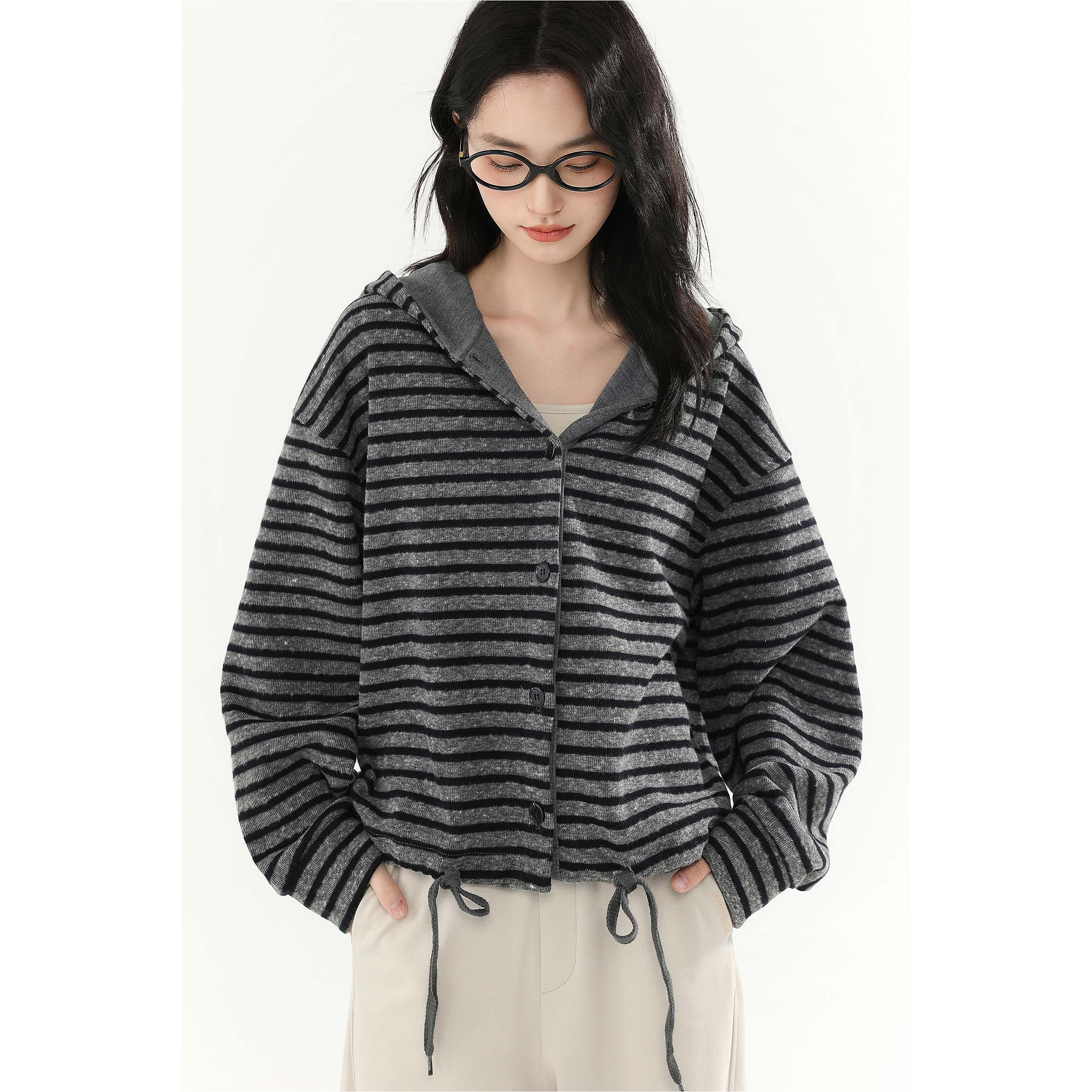 【加购！30号多多买手店】飞鸟和新酒灰色条纹宽松带帽外套女 - 图2