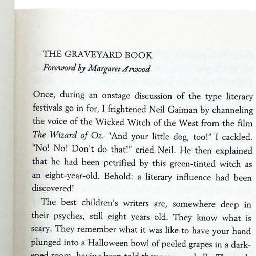 坟场之书 英文原版小说 The Graveyard Book 英文版 纽伯瑞金奖 雨果奖长篇小说奖 尼尔盖曼 幻想文学 进口英语书籍 - 图0
