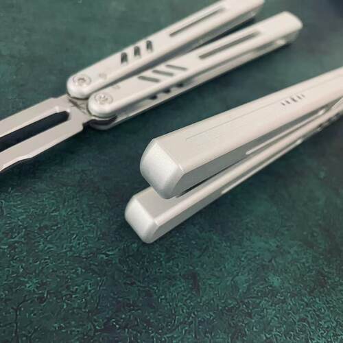 班输8801V3音叉折叠刀REP蝴蝶花式AB新手练习入门玩具刀未开刃 - 图2