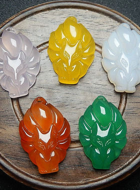 男女玛瑙玉髓冰种多彩九尾狐吊坠