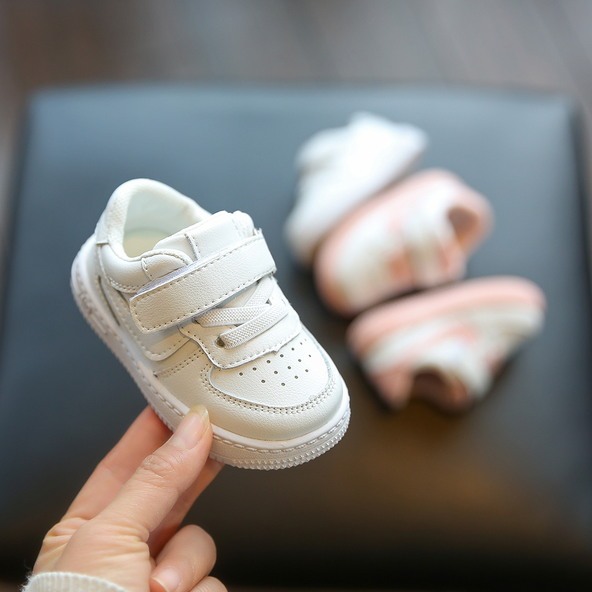 婴儿学步鞋秋冬加绒棉鞋一岁宝宝鞋子男童儿童板鞋软底女童小白鞋 - 图1