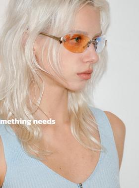 时髦无框太阳眼镜女个性海边