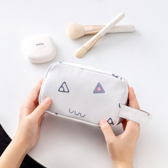 Portable cosmetic bag