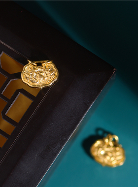 手工錾刻古法黄金莲花平安锁吊坠