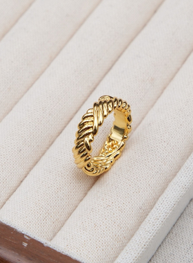 小众设计款金色编织戒指