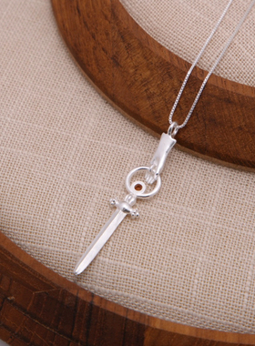 小众设计款手拿宝剑项链