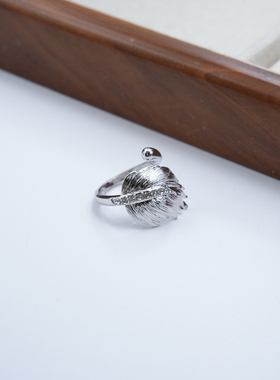 小众设计款羽毛镶钻戒指