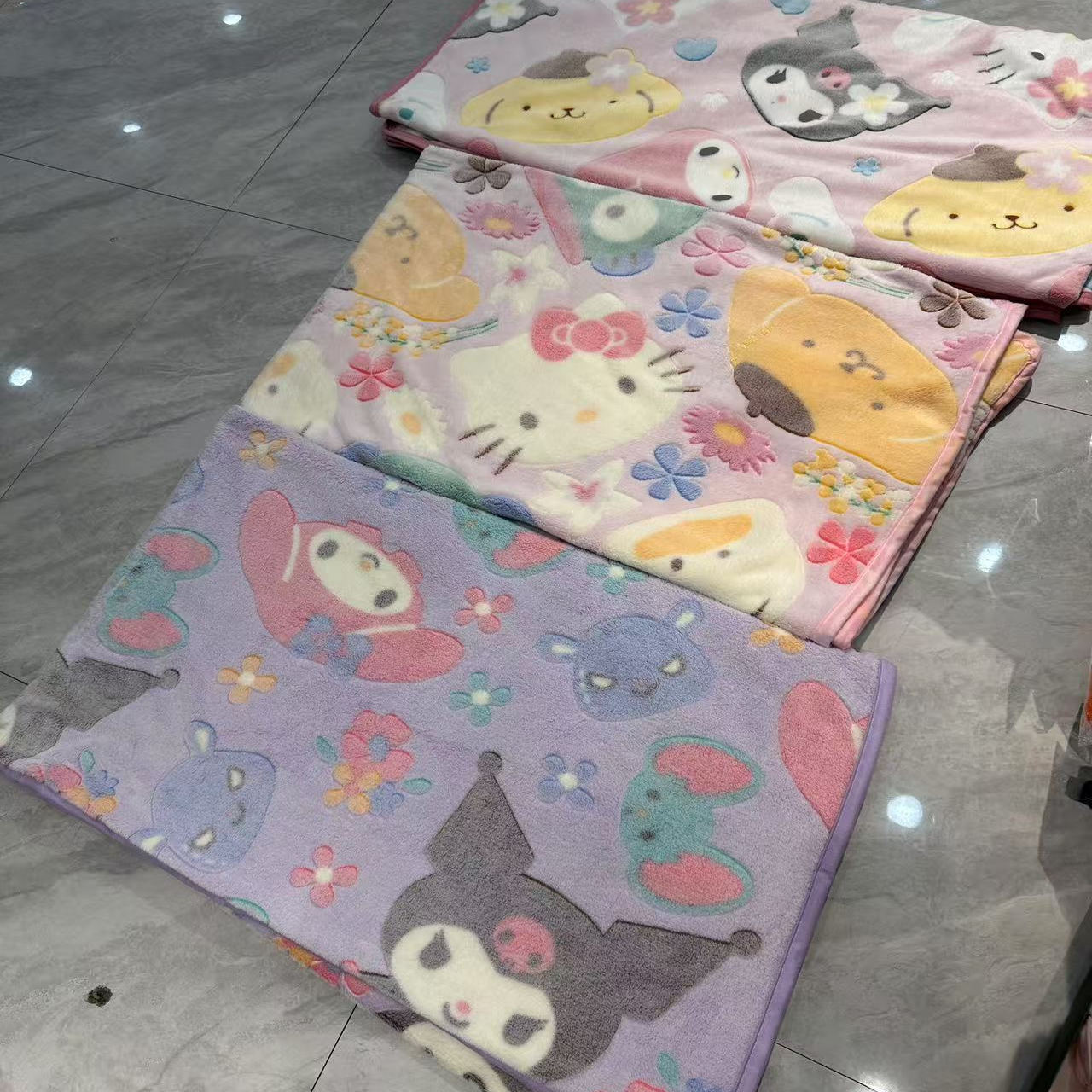 外贸卡通凯蒂猫合集立体图案可铺可盖双面自发热毯子不掉毛可机洗