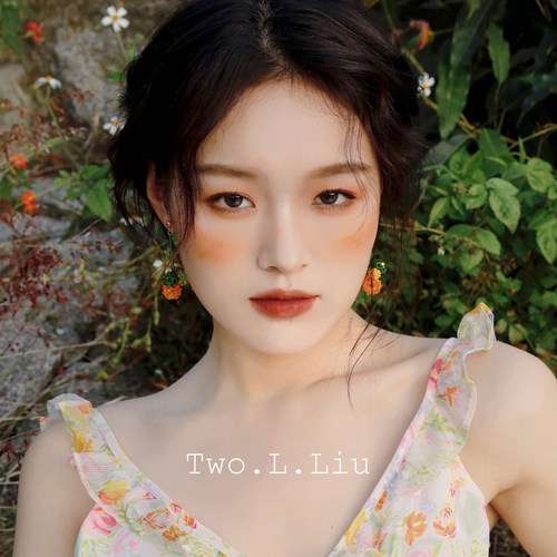 Two.L.Liu 夏日耳环女三色球吊坠春天出游度假百搭显脸瘦耳针耳夹 - 图2