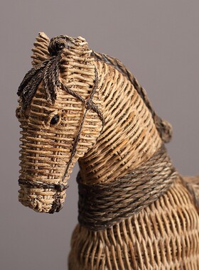 北欧简约藤编纹骏马摆件客厅书房电视柜酒柜树脂家居工艺装饰品