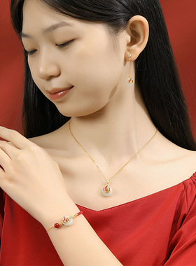 原创平安扣锦鲤手绳新中式民族风本命年红绳手链女和田玉手饰纯银