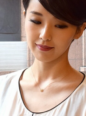 日本代购Ginza Rim天然钻石0.05 克拉花卉图案项链樱花吊坠锁骨链