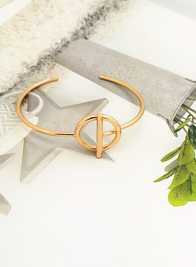 欧美风独家镀金黑色配饰手镯欧美