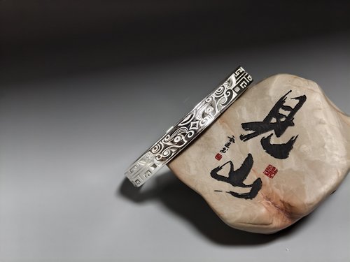 【足银999】手工錾刻镂空浮雕饕餮兽面银镯民族风银手镯 - 图0