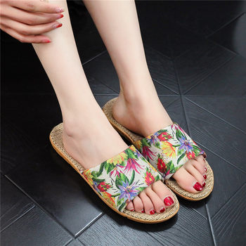 Bear Four Seasons Home Linen Slippers Summer Breathable and Sweat-Absorbent EVA Soft Sole Wooden Floor Silent ເກີບຜູ້ຊາຍແລະແມ່ຍິງບ້ານ