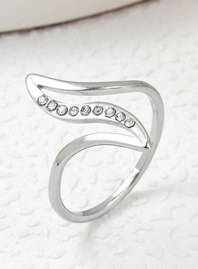 微镶钻波浪形钛钢戒指