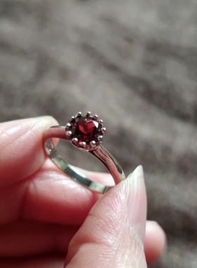 经典款石榴石戒指 925银镶嵌