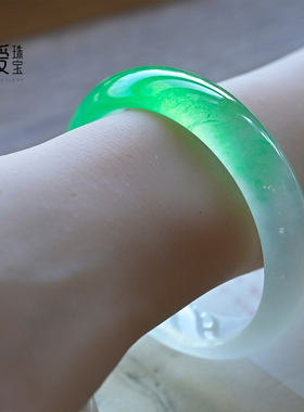 翠绿手镯半山水石英岩玉镯子渐变冰种阳绿色镯子女款配饰酷似翡翠