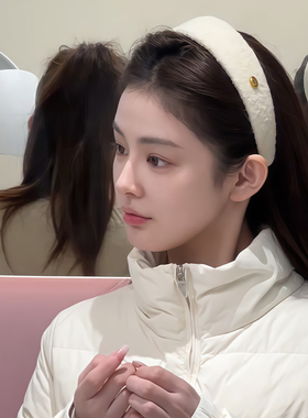 柔雪白色金标毛呢宽边发箍女2026年新款高颅顶显脸小千金发捆发卡