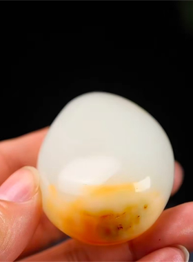 天然新疆和田玉羊脂白玉带皮把件