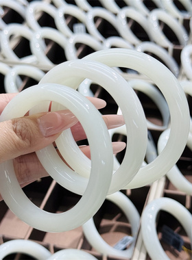 天然和田玉羊脂玉手镯泥鳅背玉镯