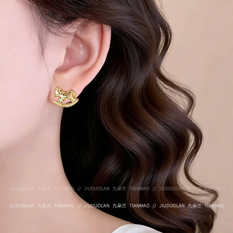 金色碎碎冰木马耳坠耳环女巨好看耳饰精致耳钉2025新款爆款高级感,淘宝优惠券,粉丝福利购,淘宝优惠卷