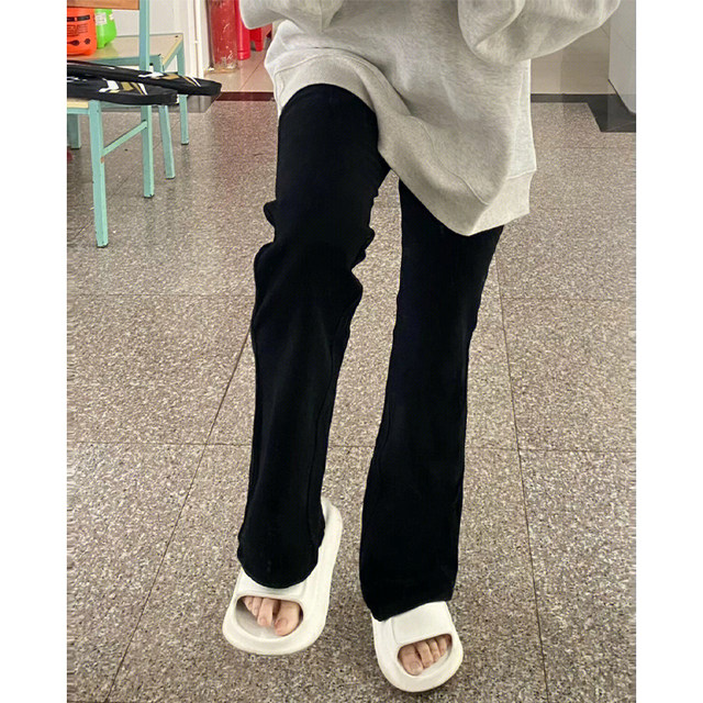 Huge slim! It's not picky about people, with slightly flare jeans