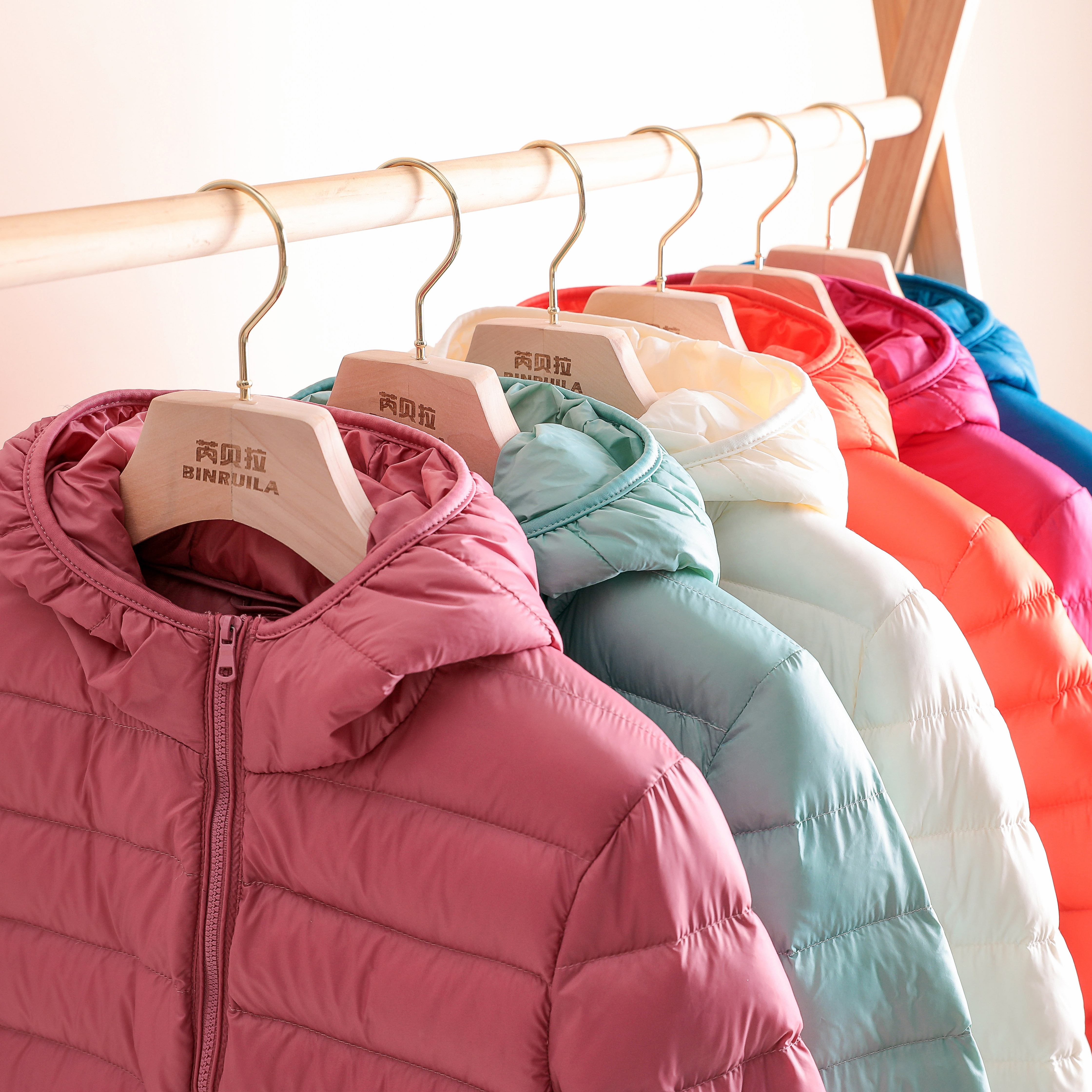 轻薄羽绒服女新款短款连帽保暖白鸭绒排骨爆款秋冬季大码轻便外套,淘宝优惠券,粉丝福利购,淘宝优惠卷