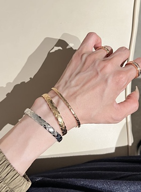 Jennie同款18K玫瑰金菱格手镯