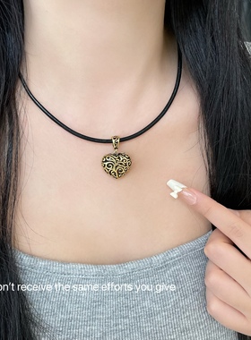 S925纯银古金唐草纹爱心镂空吊坠牛皮项链女轻奢时尚气质潮