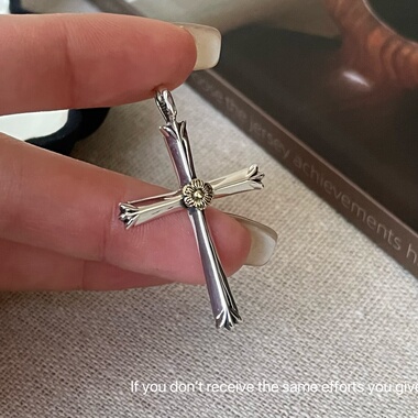 S925纯银雏菊十字架经典吊坠潮流百搭毛衣链高级感小众设计