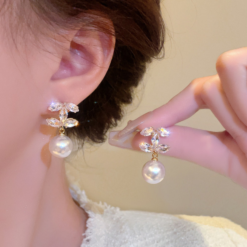 设计感锆石珍珠耳环女小众独特轻奢法式耳钉高级感时尚精致耳饰