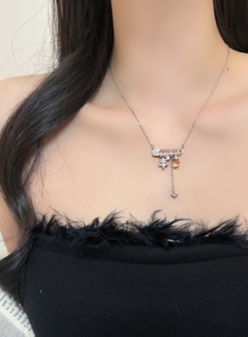 unbeaten复古珍珠别针流苏锁骨链