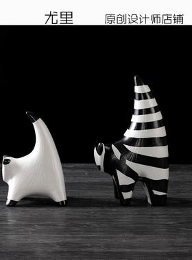 黑白异形小猫陶瓷摆件