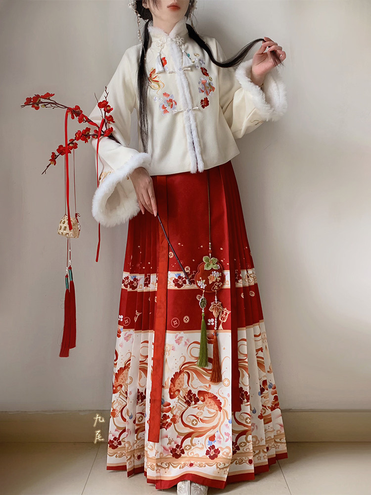 壹拾柒汉服女冬季【遇锦鲤】新中式立领加绒刺绣马面裙日常汉元素,淘宝优惠券,粉丝福利购,淘宝优惠卷