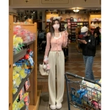 Трикотажный комплект, милый дизайнерский приятный телу свитер, тренд сезона, облегающий крой