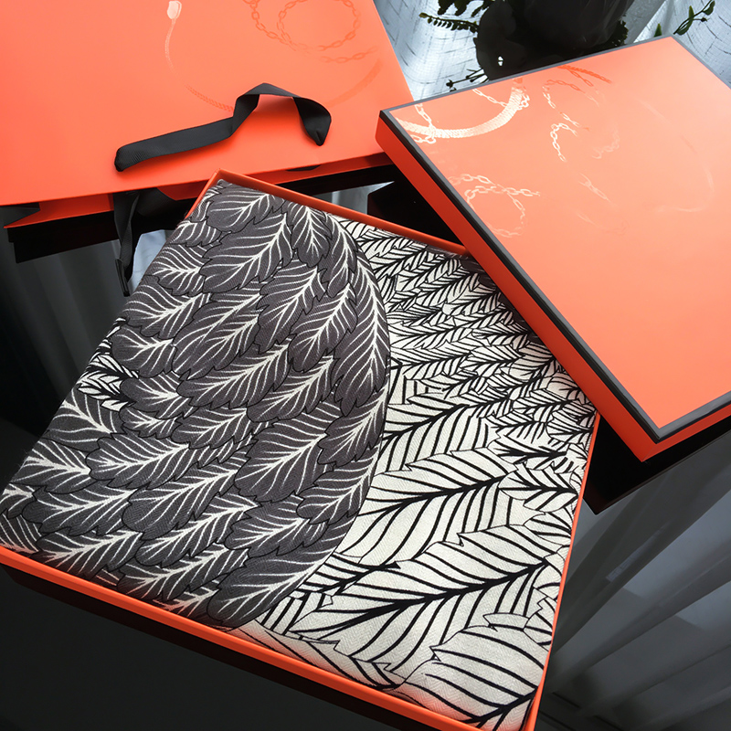 【斑纹飞马】很有艺术气息的真丝羊毛大方巾秋冬季丝绒围巾披肩女 - 图2