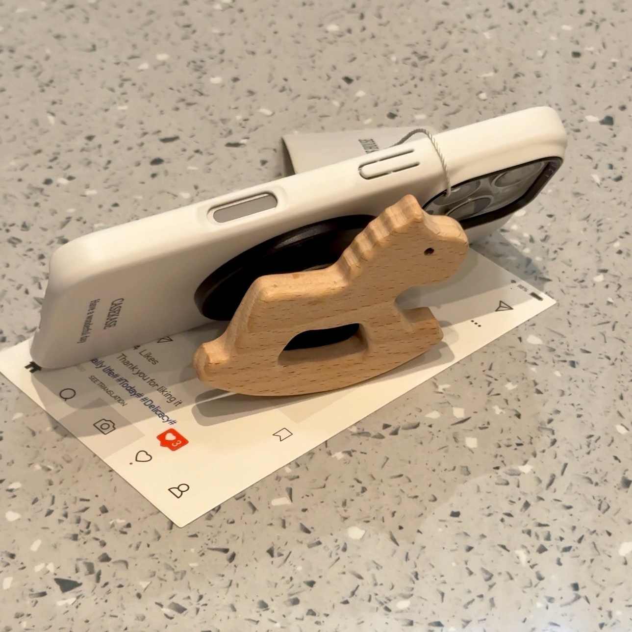 简约白底木马磁吸支架适用ihone17promax苹果16pro手机壳14新款13 - 图3