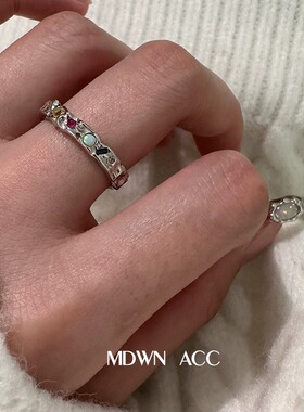 欧泊石彩色小碎钻戒指