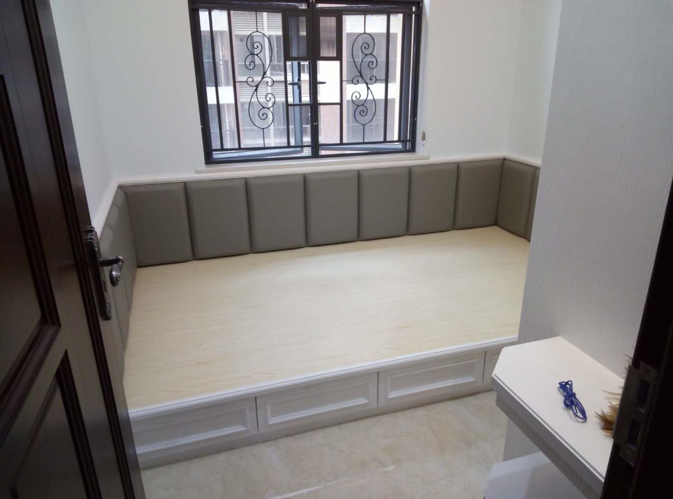 Guangzhou interior decoration all-inclusive old house renovation small and medium-sized offices office building studio design all-inclusive