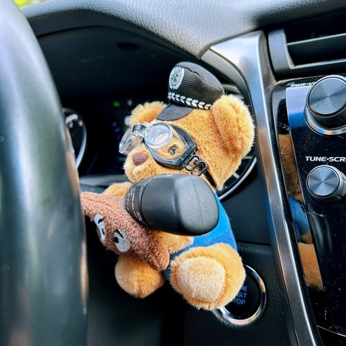 警察小熊车内饰品摆件汽车怀挡装饰玩偶可爱车载转向灯雨刮器公仔 - 图0