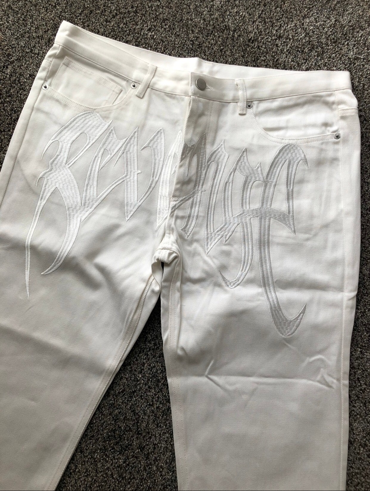 【现货】Revenge Embroidered Denim Jeans纯白刺绣牛仔裤直筒裤-图1