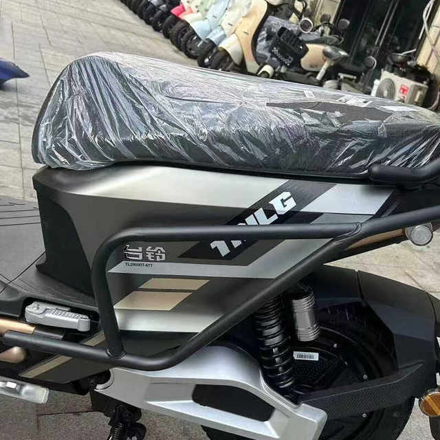 Large shelf storm chaser thickened anti-fall protective bar super S