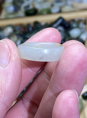 和田玉籽料卡17随型戒指白玉青花洒金皮满皮戒圈跑环文玩珠串挂饰