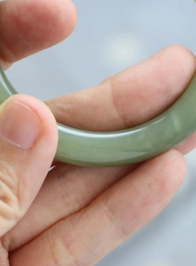 保真天然和田玉手镯56圈口证书编号6061328和田玉湖绿色 青海料