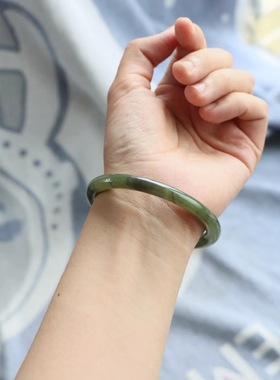 保真天然和田玉手镯55圈口证书编号5293041和田玉青绿色黄口圆条