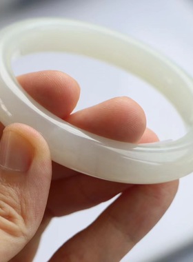 圈口保真天然和田玉手镯56圈口证书编号6120780藕粉底白玉