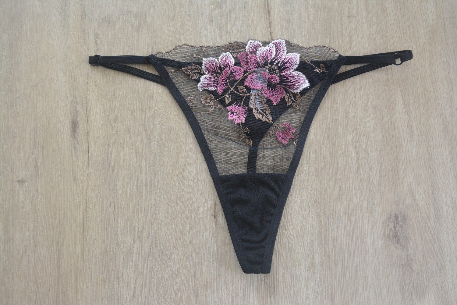 747外贸刺绣花朵辣妹丁字裤透气舒适网纱性感可调节大码女士内裤,淘宝优惠券,粉丝福利购,淘宝优惠卷