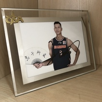 Yi Jianlian is loyal to the love of his pen and signing up for boyfriends birthday gift is meaningful and suitable for the table white