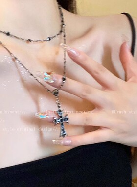 枪黑色十字架项链甜酷辣妹双层叠戴锁骨链女高级感choker颈链配饰